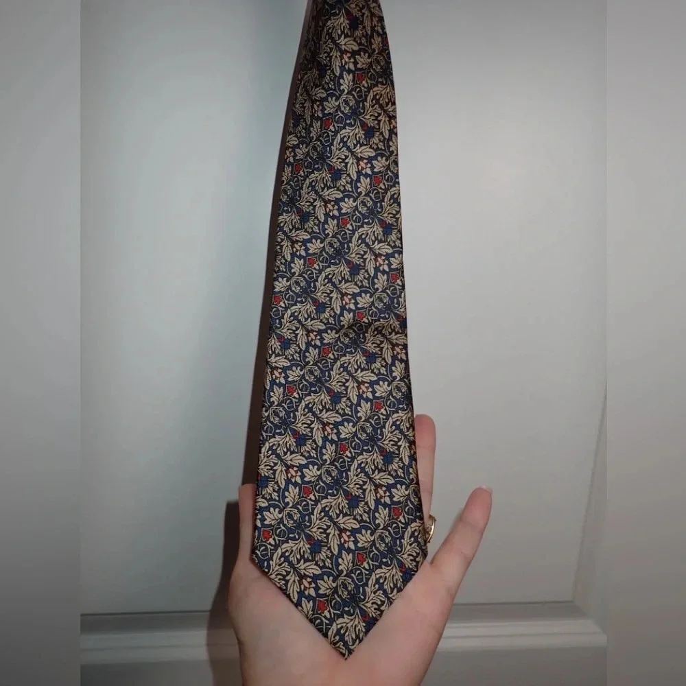 Smithsonian Institute 100% Silk Tie